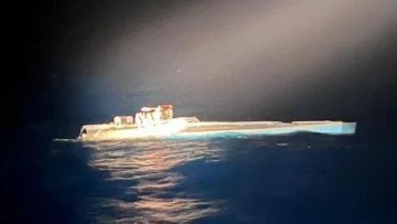 Interceptan en el Atlántico un narcosubmarino que transportaba 1,7 toneladas de cocaína Interceptan en el Atlántico un narcosubmarino que transportaba 1,7 toneladas de cocaína