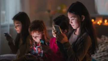 Australia: en qué consiste la prohibición del acceso a las redes sociales a los menores de 16 años y cómo la van a implementar Australia: en qué consiste la prohibición del acceso a las redes sociales a los menores de 16 años y cómo la van a implementar