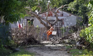 Cerca de un millón de cubanos sigue sin electricidad desde el azote del huracán Melissa
