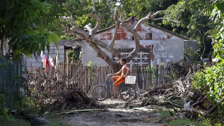 Cerca de un millón de cubanos sigue sin electricidad desde el azote del huracán Melissa