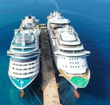 Cabo Rojo recibe por primera vez dos cruceros de manera simultánea