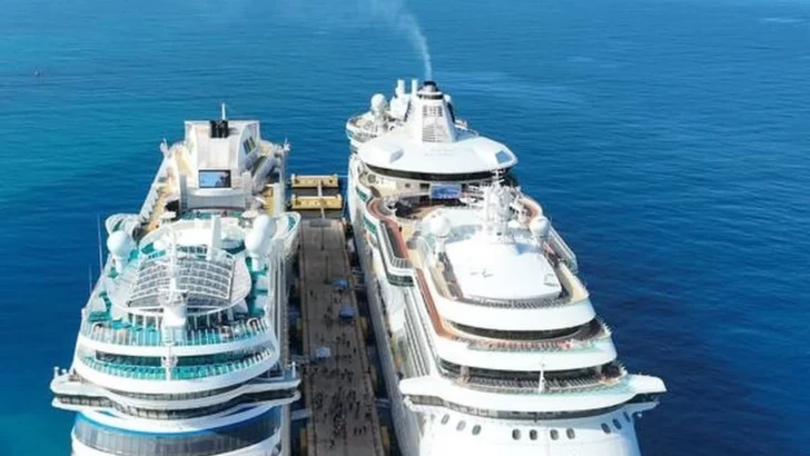 Cabo Rojo recibe por primera vez dos cruceros de manera simultánea