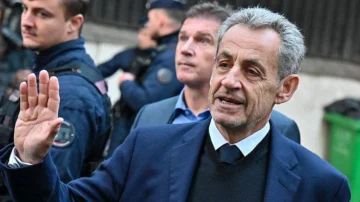 El expresidente francés Nicolas Sarkozy sale en libertad tras pasar solo 3 semanas en prisión