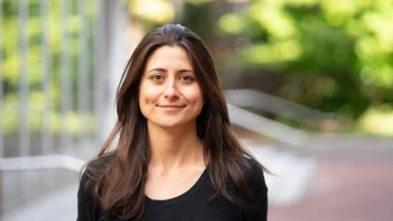 '¿Tú qué hiciste durante el genocidio?': la provocadora pregunta con que la escritora Arwa Mahdawi reflexiona sobre la ofensiva de Israel en Gaza '¿Tú qué hiciste durante el genocidio?': la provocadora pregunta con que la escritora Arwa Mahdawi reflexiona sobre la ofensiva de Israel en Gaza