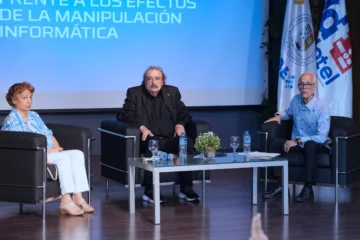 Ignacio Ramonet advierte que la IA amenaza 'el corazón de la democracia'