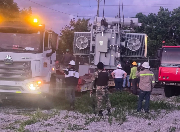 Edeeste traslada transformador a Miches y detienen director municipal por obstrucción