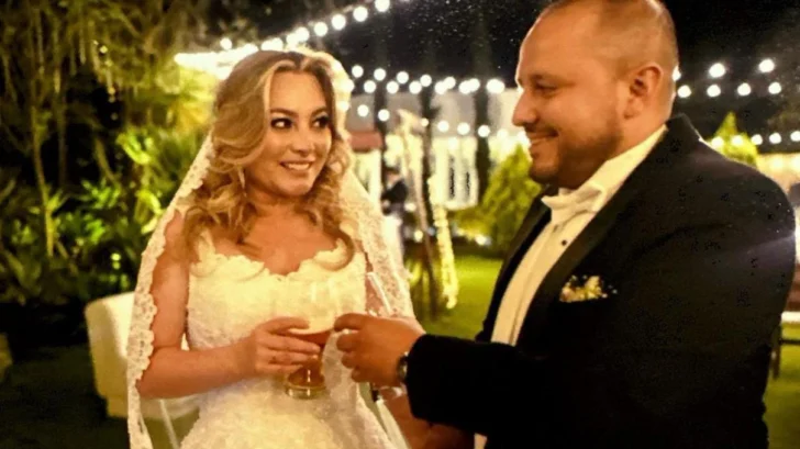 'Hay cosas que no son ni de derecha ni de izquierda, entre esas, compartir la cama': escucha 'Improbable', el nuevo podcast de BBC Mundo sobre un amor que triunfó contra todo pronóstico