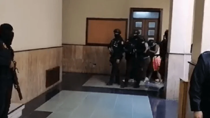 A prisión por matar a vecino con un garrote y luego echarle gasolina e insecticida para acelerar las llamas A prisión por matar a vecino con un garrote y luego echarle gasolina e insecticida para acelerar las llamas