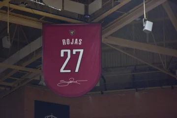 El alero dominicano Sadiel Rojas ve retirada su camiseta del UCAM Murcia El alero dominicano Sadiel Rojas ve retirada su camiseta del UCAM Murcia