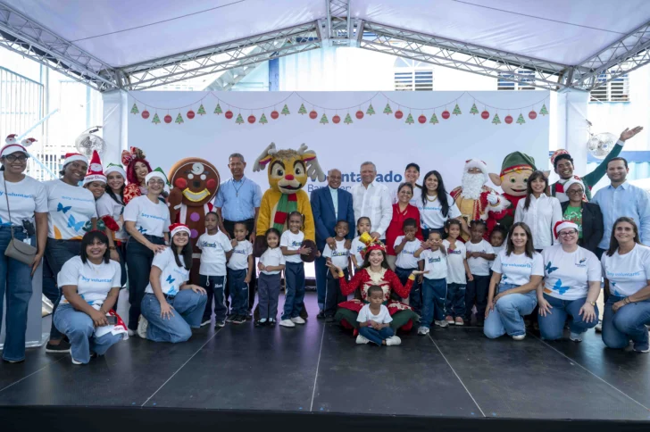 Voluntariado Banreservas lleva la Navidad a cientos de niños y realiza operativo ambiental en el Ozama