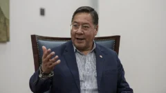 Detienen al expresidente Luis Arce por una investigación de corrupción en Bolivia