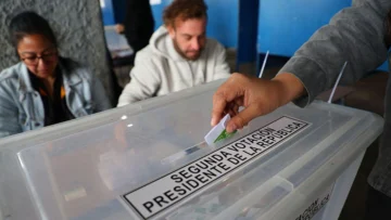 Elecciones en Chile: el ultraderechista Kast logra una amplia ventaja sobre la comunista Jara y se perfila como presidente electo Elecciones en Chile: el ultraderechista Kast logra una amplia ventaja sobre la comunista Jara y se perfila como presidente electo