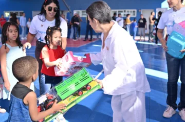Voluntariado Banreservas entrega de juguetes en la zona norte