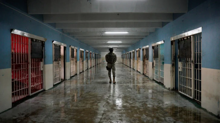 Ecuador: reportan 13 muertos tras la disputa entre reclusos en una prisión