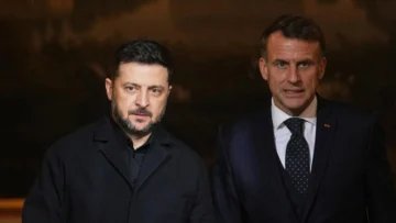 Macron afirma que conversó con Trump sobre condiciones para una paz duradera en Ucrania, en medio de reunión con Zelenski