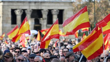 España: la ultraderecha se fortalece en Extremadura y crecen los temores previo a elecciones nacionales