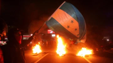 Elecciones Honduras: al menos ocho heridos en desalojo a manifestantes, en medio de protestas contra el CNE Elecciones Honduras: al menos ocho heridos en desalojo a manifestantes, en medio de protestas contra el CNE