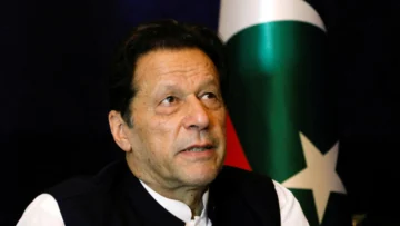 Pakistán: El ex primer ministro Imran Khan condenado a 17 años de prisión por corrupción