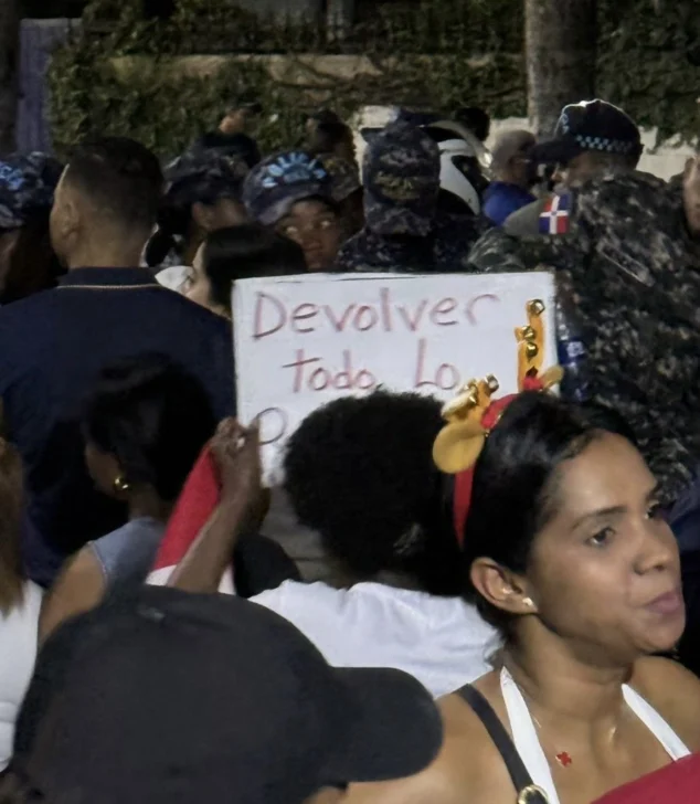 Cientos acuden al Palacio de Justicia a exigir prisión preventiva con acusados caso Senasa Cientos acuden al Palacio de Justicia a exigir prisión preventiva con acusados caso Senasa