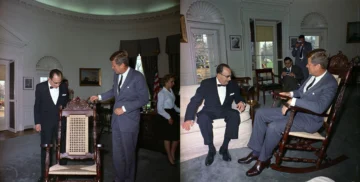  En la oficina oval durante el obsequio al presidente Kennedy el 4 de abril de 1962 por el entonces Secretario de Estado de Relaciones Exteriores Dominicano José Antonio Bonilla Atiles (1898-1988) en representación del Consejo de Estado dirigido por el Presidente Rafael Bonnelly Fondeur (1904-1979) – Fuente Externa