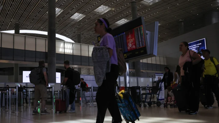 Cuatro aerolíneas internacionales se suman a la ola de suspensiones de vuelos en Venezuela