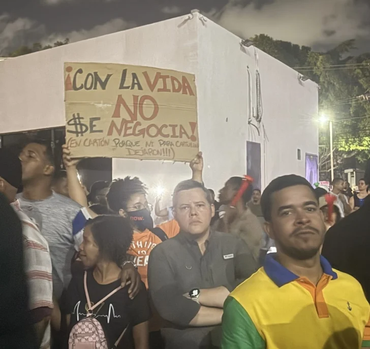 Cientos acuden al Palacio de Justicia a exigir prisión preventiva con acusados caso Senasa Cientos acuden al Palacio de Justicia a exigir prisión preventiva con acusados caso Senasa