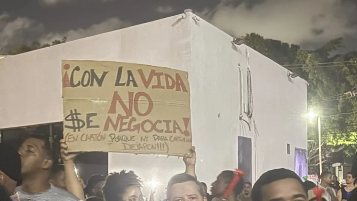 Cientos acuden al Palacio de Justicia a exigir prisión preventiva con acusados caso Senasa Cientos acuden al Palacio de Justicia a exigir prisión preventiva con acusados caso Senasa