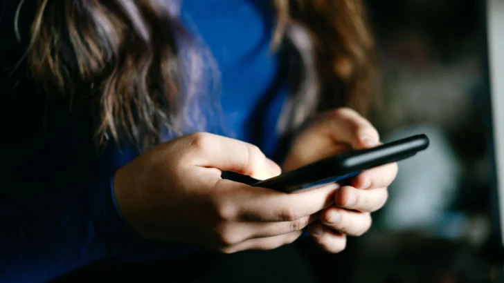 '¿Cuántas Tillys más deben morir?': los desafíos que enfrenta Australia para implementar la prohibición del acceso de los menores de 16 años a las redes sociales