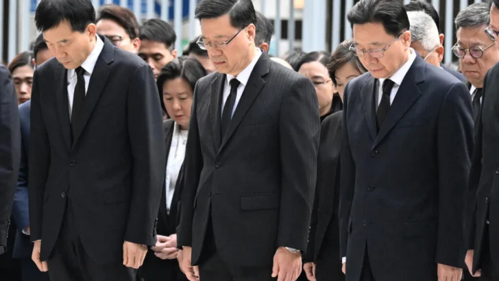 El líder de Hong Kong ordena una investigación sobre el incendio mortal que dejó 156 muertos