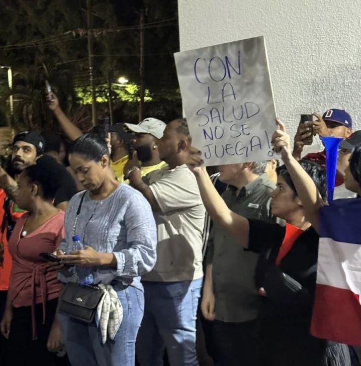 Cientos acuden al Palacio de Justicia a exigir prisión preventiva con acusados caso Senasa Cientos acuden al Palacio de Justicia a exigir prisión preventiva con acusados caso Senasa