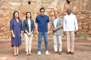 Ministro de Turismo reabre más calles en Ciudad Colonial Ministro de Turismo reabre más calles en Ciudad Colonial