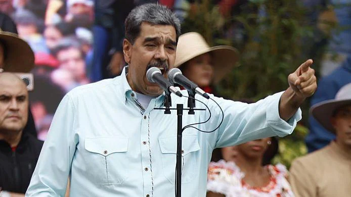 El gobierno de Venezuela califica de 'robo descarado y acto de piratería' la incautación de un buque petrolero frente a sus costas por parte de EE.UU.