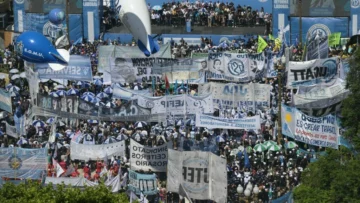 Argentina: Sindicatos movilizan a miles de personas contra la reforma laboral de Milei Argentina: Sindicatos movilizan a miles de personas contra la reforma laboral de Milei