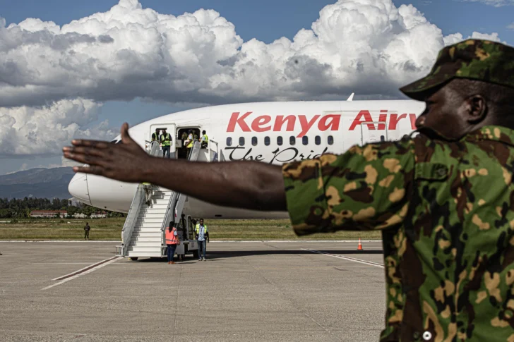 Haití recibe 230 policías kenianos más para reforzar lucha contra bandas armadas