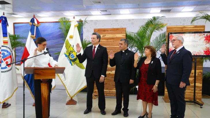 ADRU juramenta nueva Junta Directiva 2025–2027