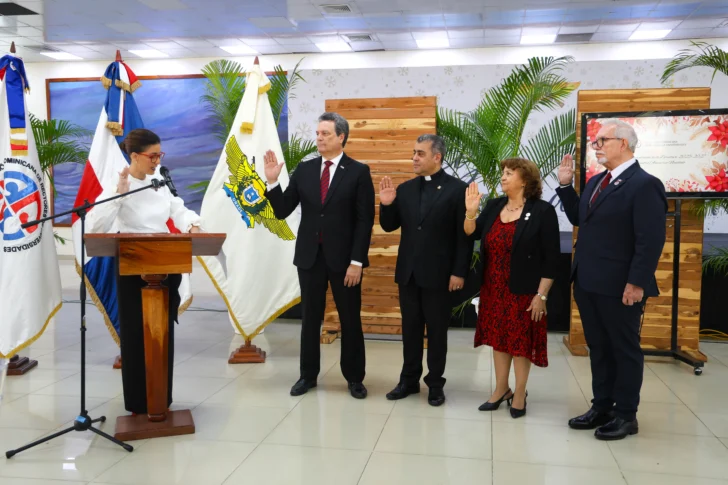 ADRU juramenta nueva Junta Directiva 2025–2027