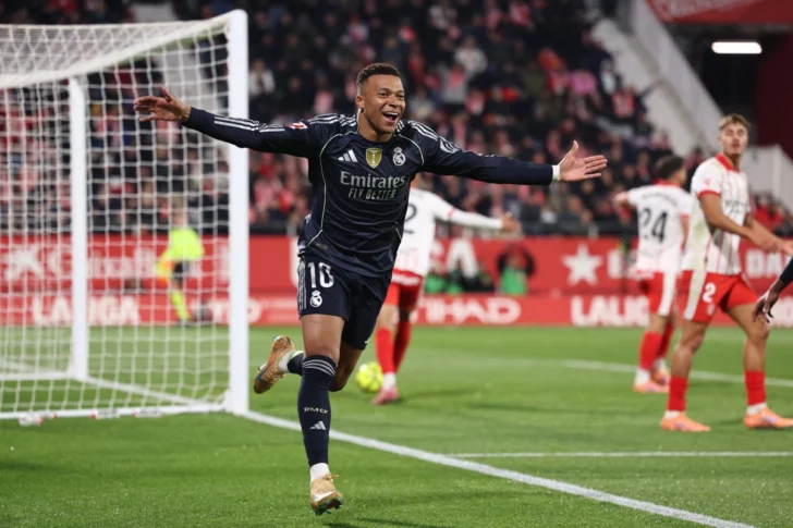  Kylian Mbappe celebra su gol ante el Girona FC. (Photo by Josep LAGO / AFP)