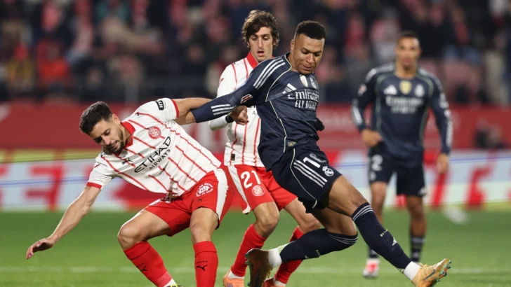 Real Madrid firma tercer empate consecutivo y cede el liderato al Barça Real Madrid firma tercer empate consecutivo y cede el liderato al Barça