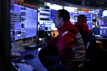 Wall Street cierra en rojo en jornada marcada por las caídas de las criptomonedas