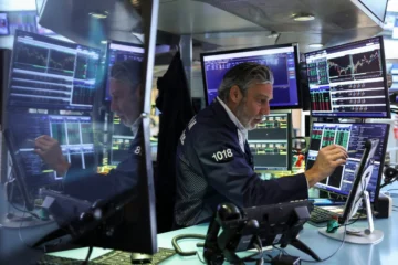 Wall Street cierra mixto y con récord tras el recorte de tipos de la Fed Wall Street cierra mixto y con récord tras el recorte de tipos de la Fed