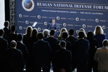  CALIFORNIA - 6 DE DICIEMBRE: El Secretario de Guerra, Pete Hegseth, pronuncia un discurso en el Foro Nacional de Defensa Reagan el 6 de diciembre de 2025, en la Biblioteca Presidencial Ronald Reagan en Simi Valley, California. Hegseth habló sobre la creación de 