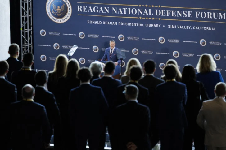  CALIFORNIA - 6 DE DICIEMBRE: El Secretario de Guerra, Pete Hegseth, pronuncia un discurso en el Foro Nacional de Defensa Reagan el 6 de diciembre de 2025, en la Biblioteca Presidencial Ronald Reagan en Simi Valley, California. Hegseth habló sobre la creación de 