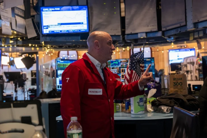 Wall Street cierra en rojo preocupada por el sector tecnológico