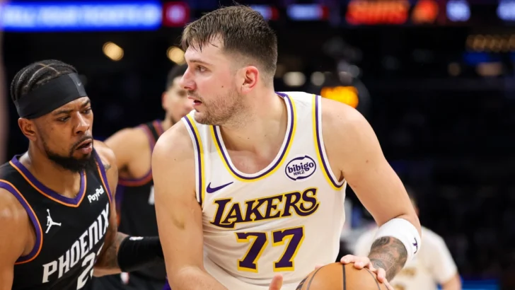 Los Hawks vencen a los Sixers, Knueppel lidera a Charlotte y LeBron y Doncic a los Lakers