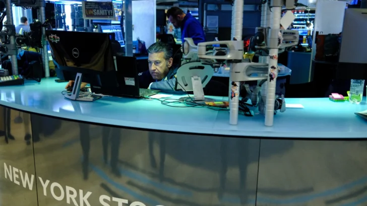 Wall Street cierra verde al inicio de la semana navideña Wall Street cierra verde al inicio de la semana navideña