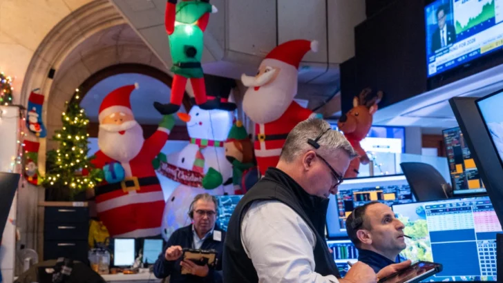 Wall Street zanja 2025 al alza, con volatilidad por aranceles y atento al 'boom' de la IA