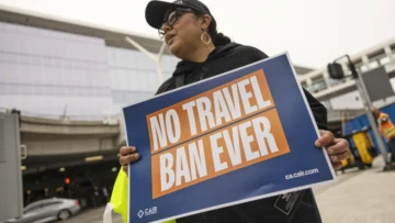 EE. UU. extiende veto y restricciones de viajes a otros 20 países, incluyendo Siria