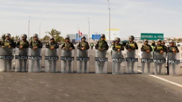 Perú y Chile acuerdan patrullajes conjuntos en la frontera tras días de tensión por situación migratoria Perú y Chile acuerdan patrullajes conjuntos en la frontera tras días de tensión por situación migratoria