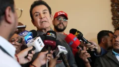 Honduras: El conteo de votos a punto de concluir mientras piden la captura del expresidente Hernández