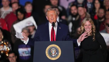 Trump intensifica su retórica de línea dura contra inmigrantes Trump intensifica su retórica de línea dura contra inmigrantes